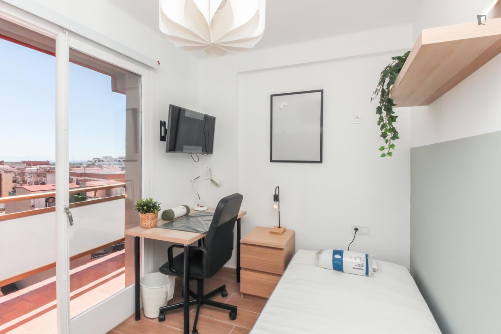 Attractive Single Bedroom With Balcony - Attractive single bedroom with balcony - Gallery - 1