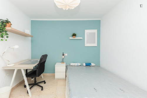 Great looking single bedroom with balcony