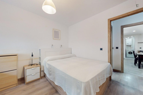 Great looking single bedroom
