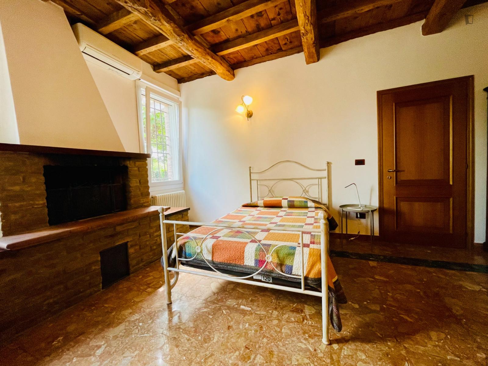  Single Bedroom In A Villa For Students  -  Single bedroom in a Villa for students  - Gallery -  1
