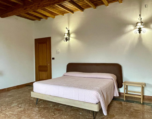Single Bedroom in a beautiful Villa with outdoor area