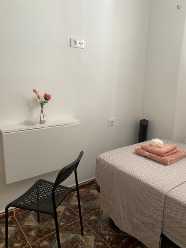 Single Bedroom In A 4-Bedroom Flat Close To Puerta De Purchena