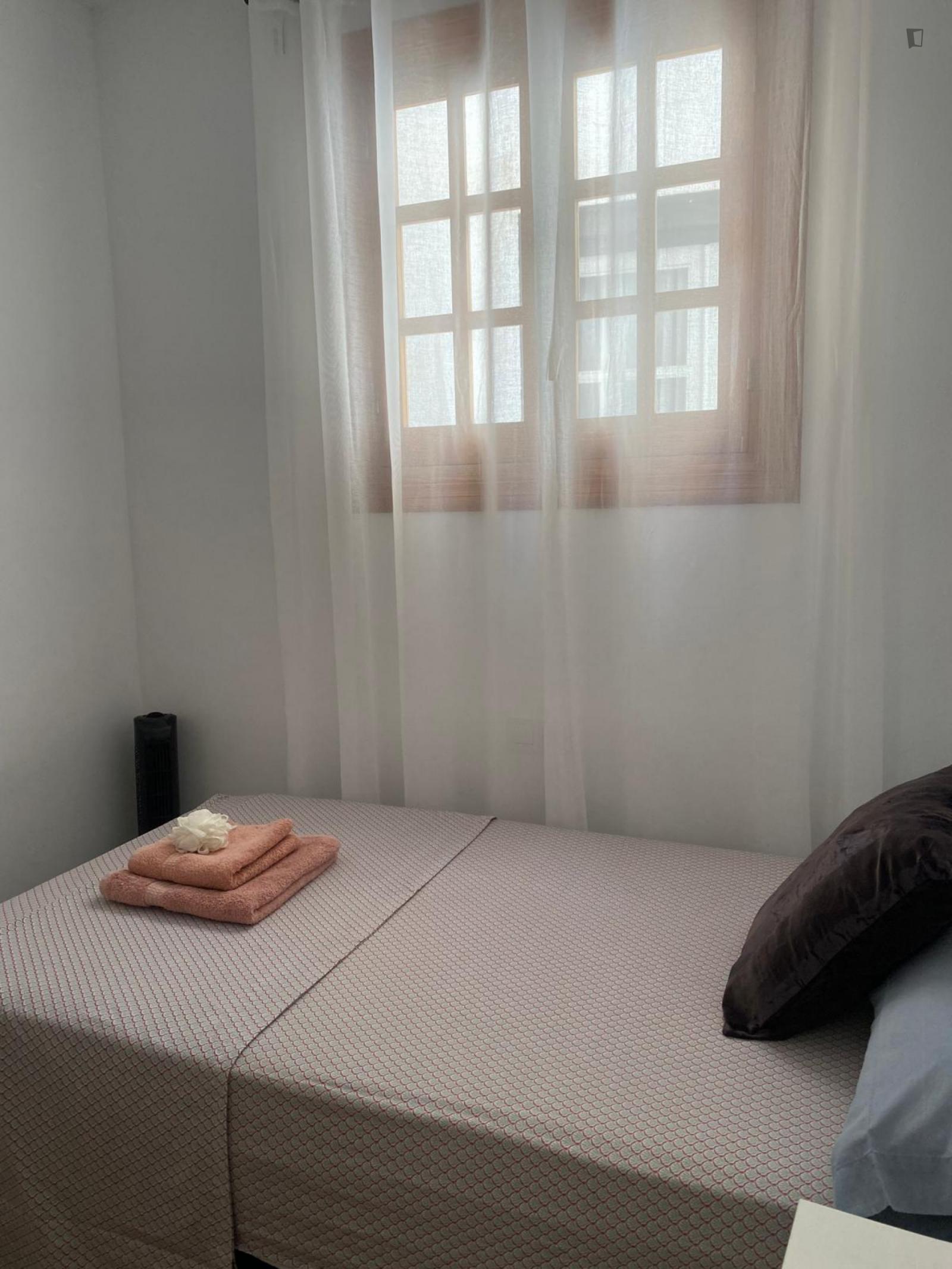 Single Bedroom In A 4-Bedroom Flat Close To Puerta De Purchena - 1