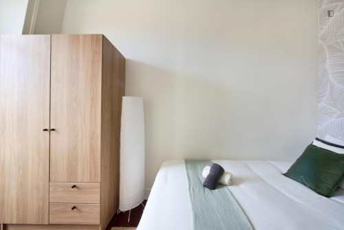 Charming double bedroom in Arroios