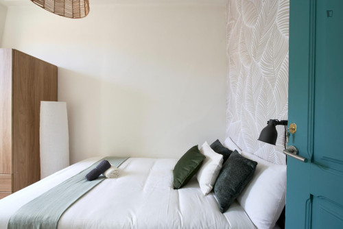 Charming double bedroom in Arroios