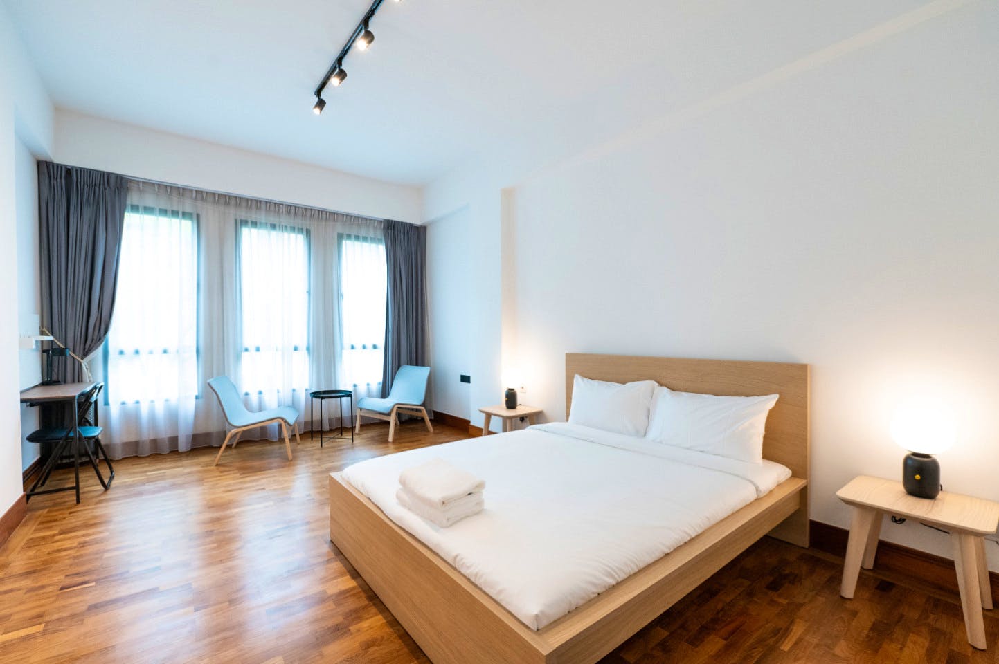  Private Room With Ensuite Bathroom (Suite)  -  Stunning Spacious Complex w/ Pool near Balmoral Plaza  - Gallery -  9