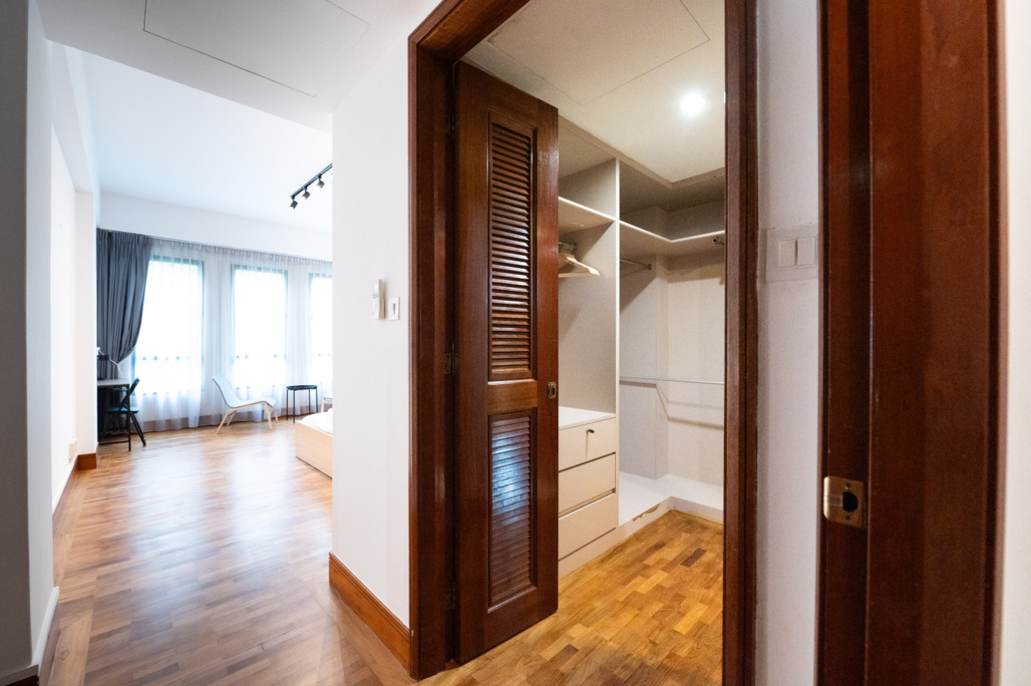 Private Room With Ensuite Bathroom (Suite) - Stunning Spacious Complex w/ Pool near Balmoral Plaza - Gallery - 21