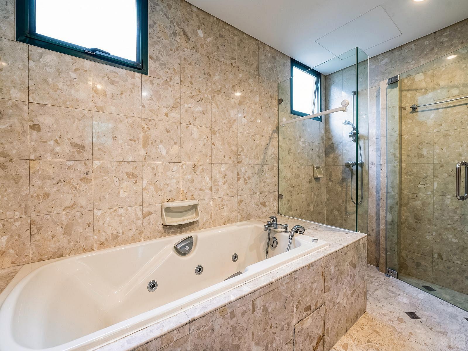 Private Room With Ensuite Bathroom (Suite) - Stunning Spacious Complex w/ Pool near Balmoral Plaza - Gallery - 56