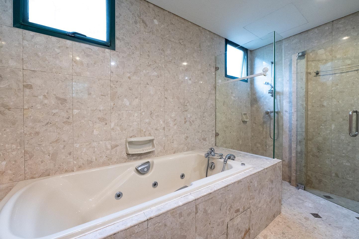 Private Room With Ensuite Bathroom (Suite) - Stunning Spacious Complex w/ Pool near Balmoral Plaza - Gallery - 40