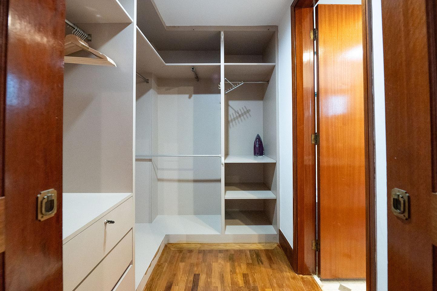  Private Room With Ensuite Bathroom (Suite)  -  Stunning Spacious Complex w/ Pool near Balmoral Plaza  - Gallery -  46