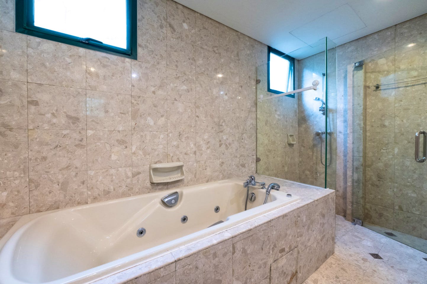 Private Room With Ensuite Bathroom (Suite) - Stunning Spacious Complex w/ Pool near Balmoral Plaza - Gallery - 8