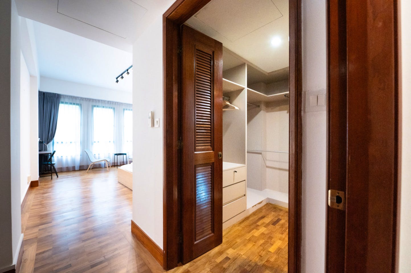 Private Room With Ensuite Bathroom (Suite) - Stunning Spacious Complex w/ Pool near Balmoral Plaza - Gallery - 5