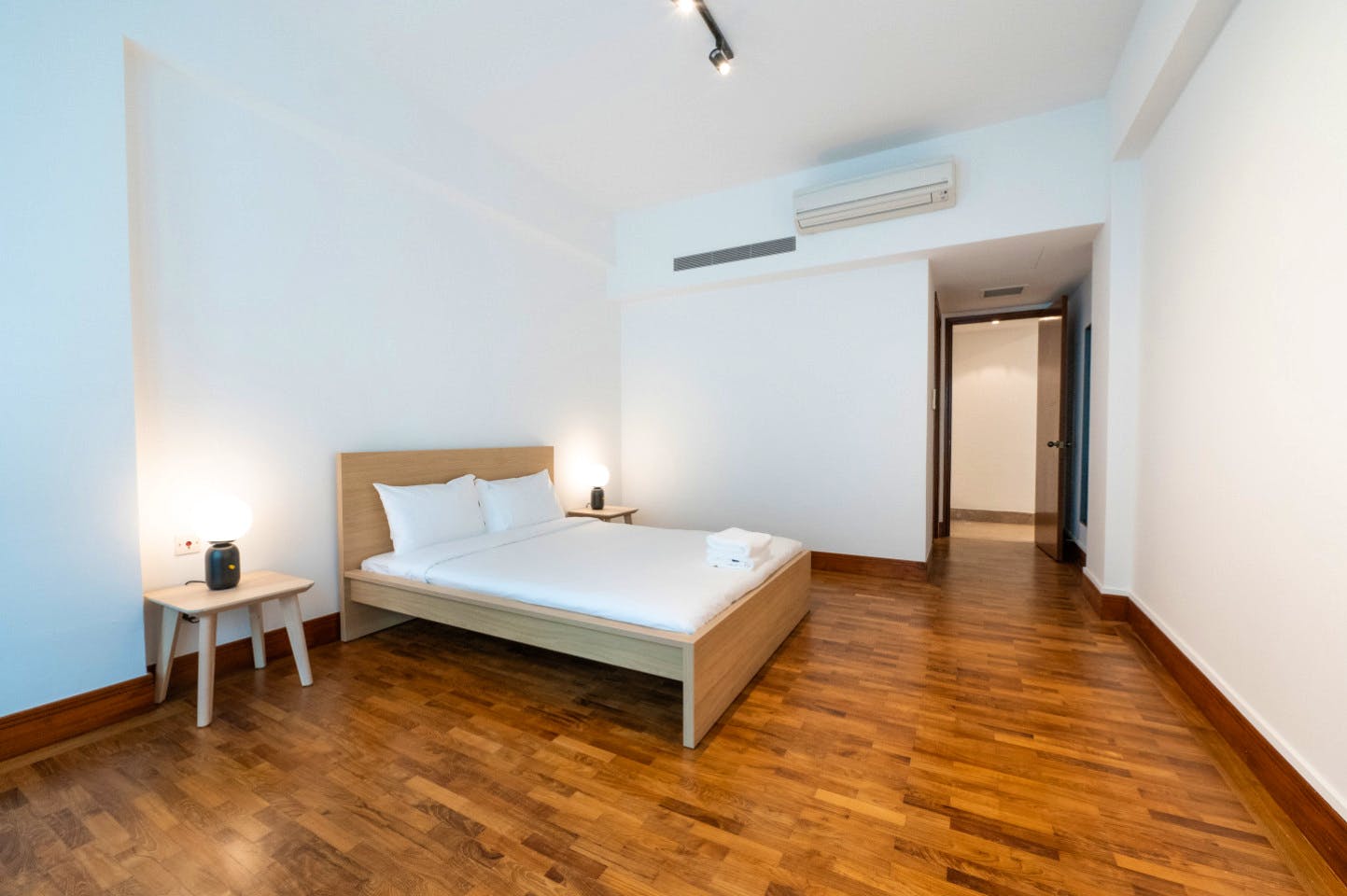  Private Room With Ensuite Bathroom (Suite)  -  Stunning Spacious Complex w/ Pool near Balmoral Plaza  - Gallery -  12