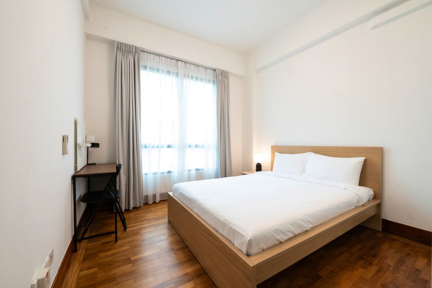  Private Room With Ensuite Bathroom (Master)  -  Stunning Spacious Complex w/ Pool near Balmoral Plaza  - Gallery -  7