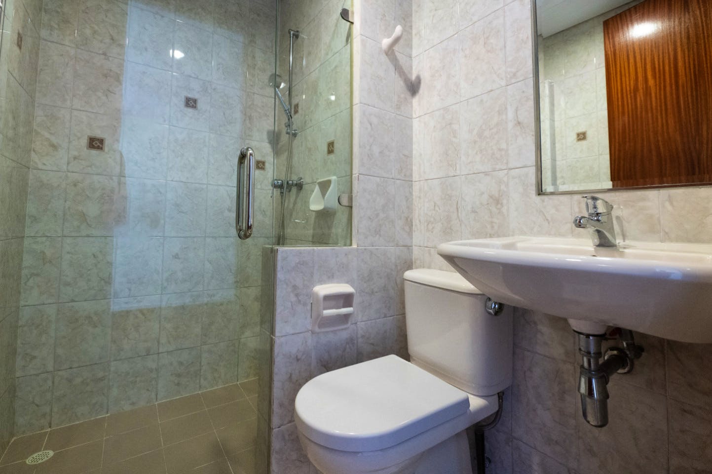 Private Room With Ensuite Bathroom (Master) - Stunning Spacious Complex w/ Pool near Balmoral Plaza - Gallery - 5