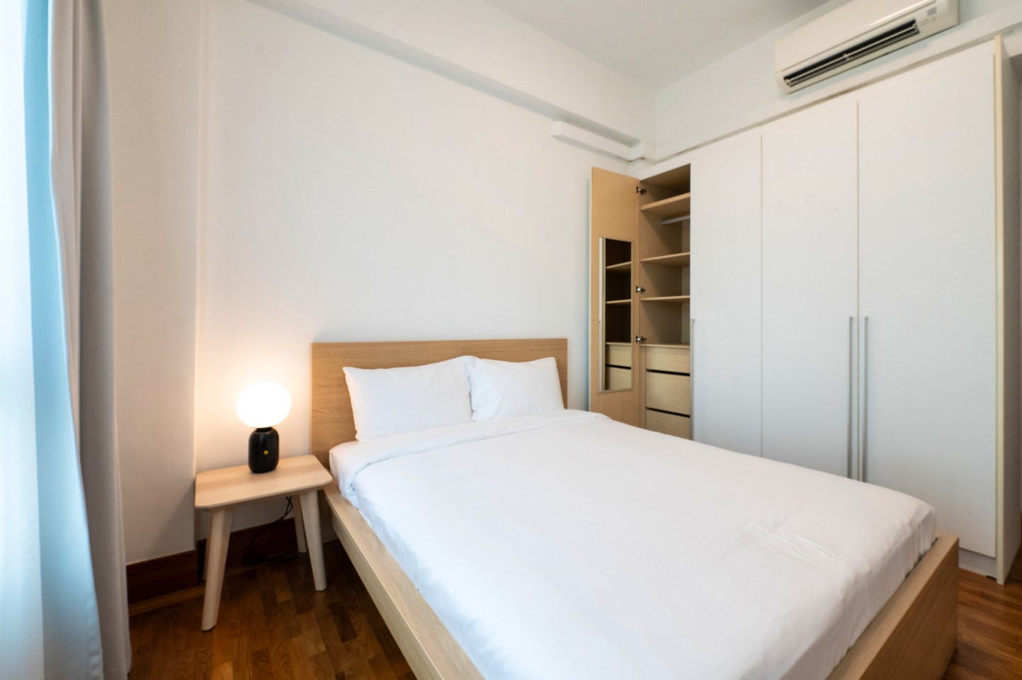  Private Room With Ensuite Bathroom (Master)  -  Stunning Spacious Complex w/ Pool near Balmoral Plaza  - Gallery -  2