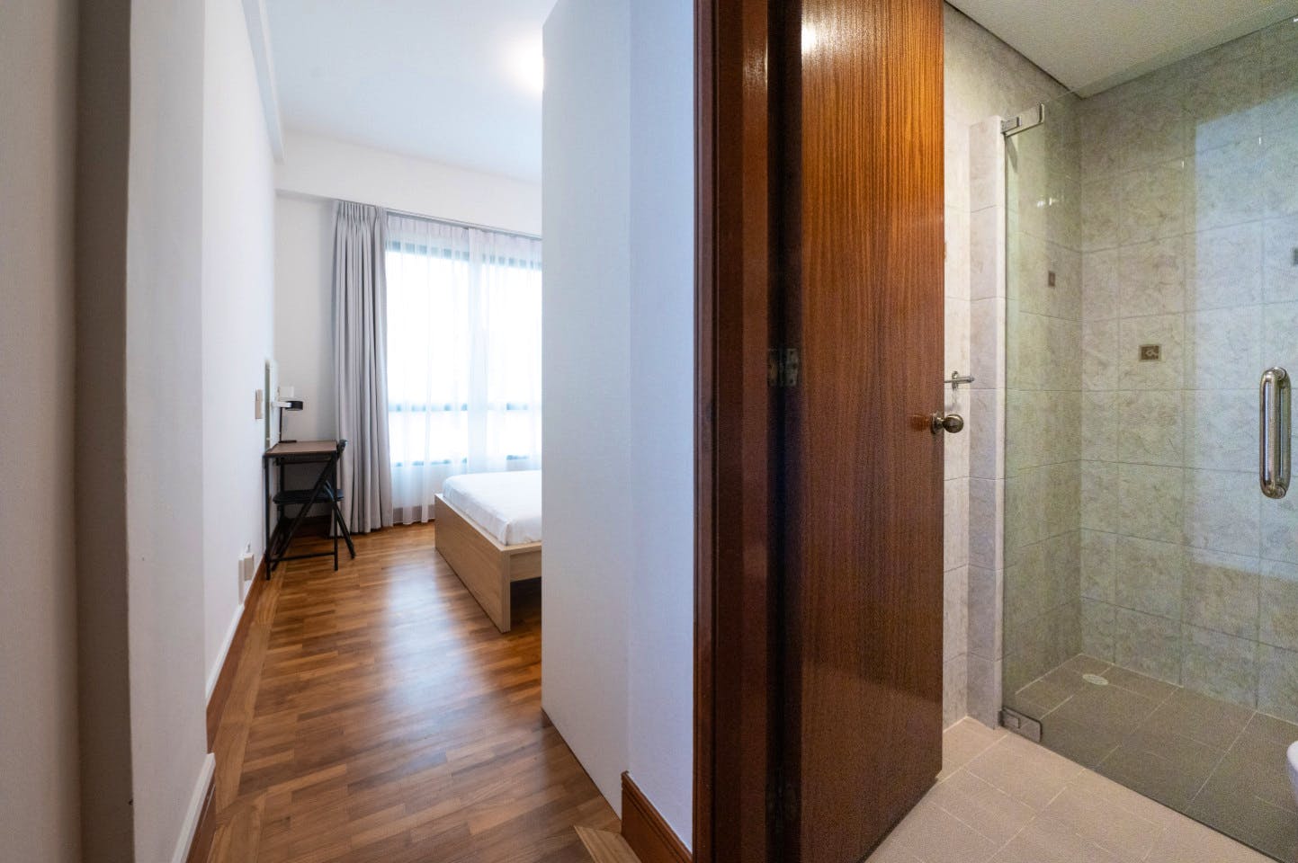  Private Room With Ensuite Bathroom (Master)  -  Stunning Spacious Complex w/ Pool near Balmoral Plaza  - Gallery -  3