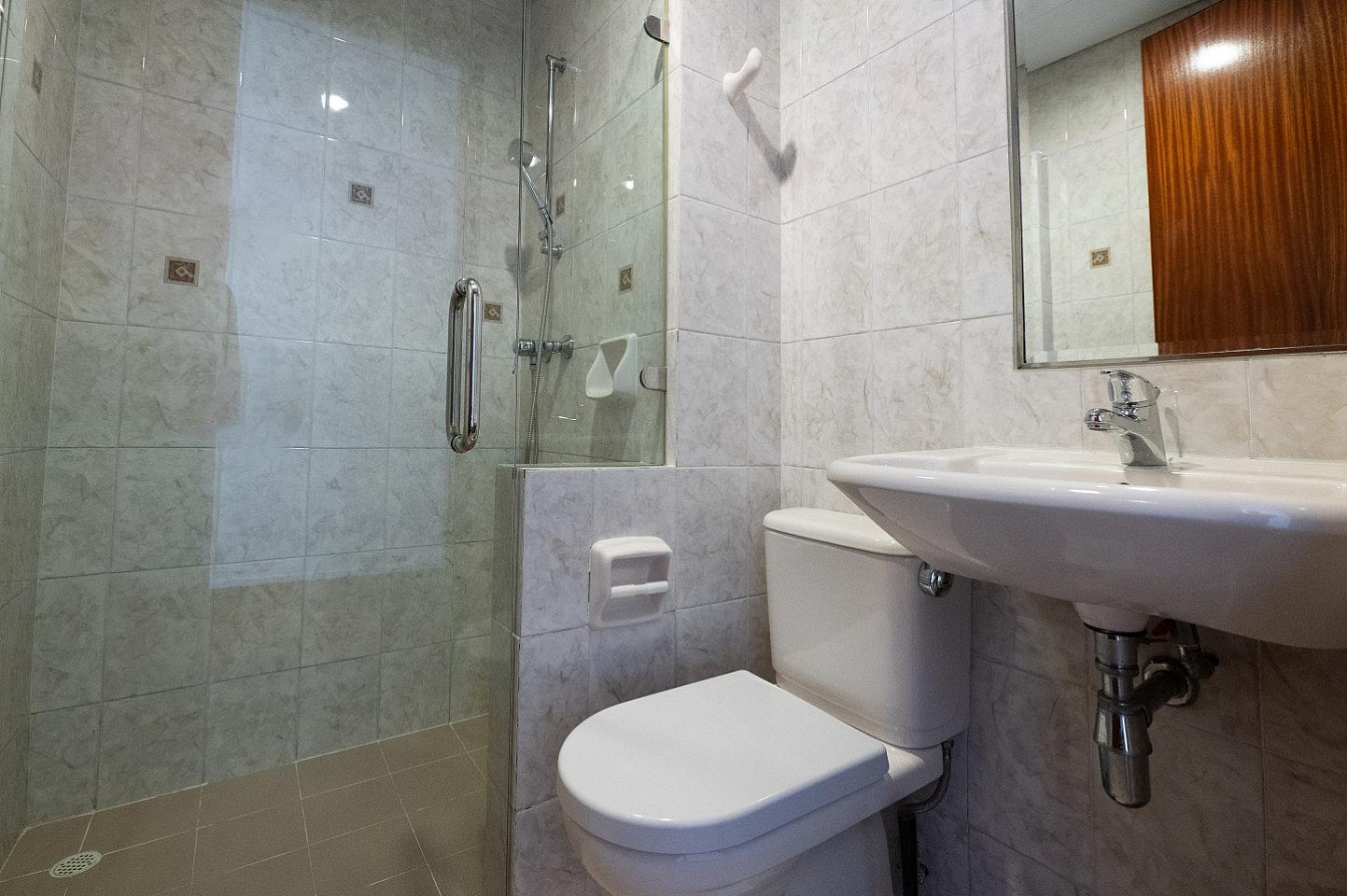 Private Room With Ensuite Bathroom (Master) - Stunning Spacious Complex w/ Pool near Balmoral Plaza - Gallery - 29