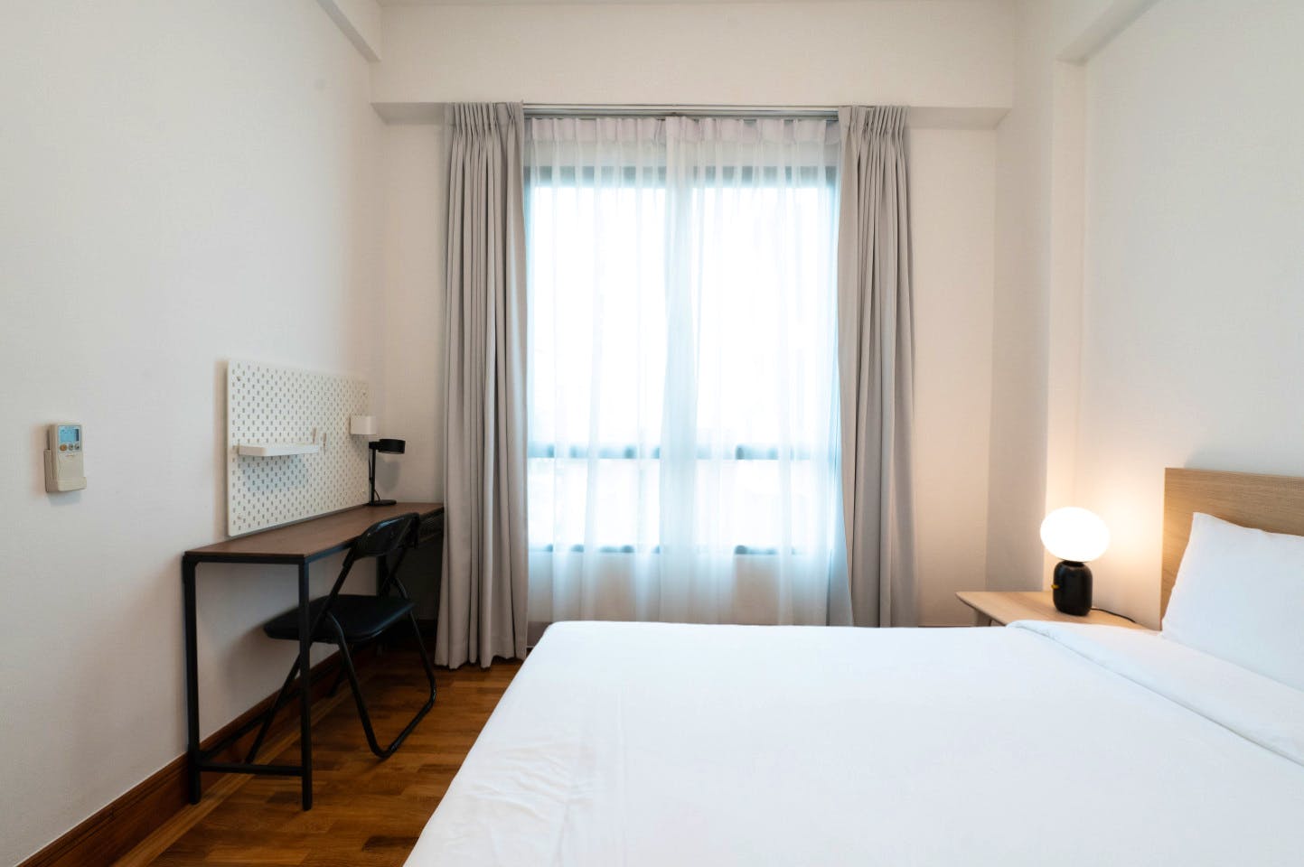  Private Room With Ensuite Bathroom (Master)  -  Stunning Spacious Complex w/ Pool near Balmoral Plaza  - Gallery -  4