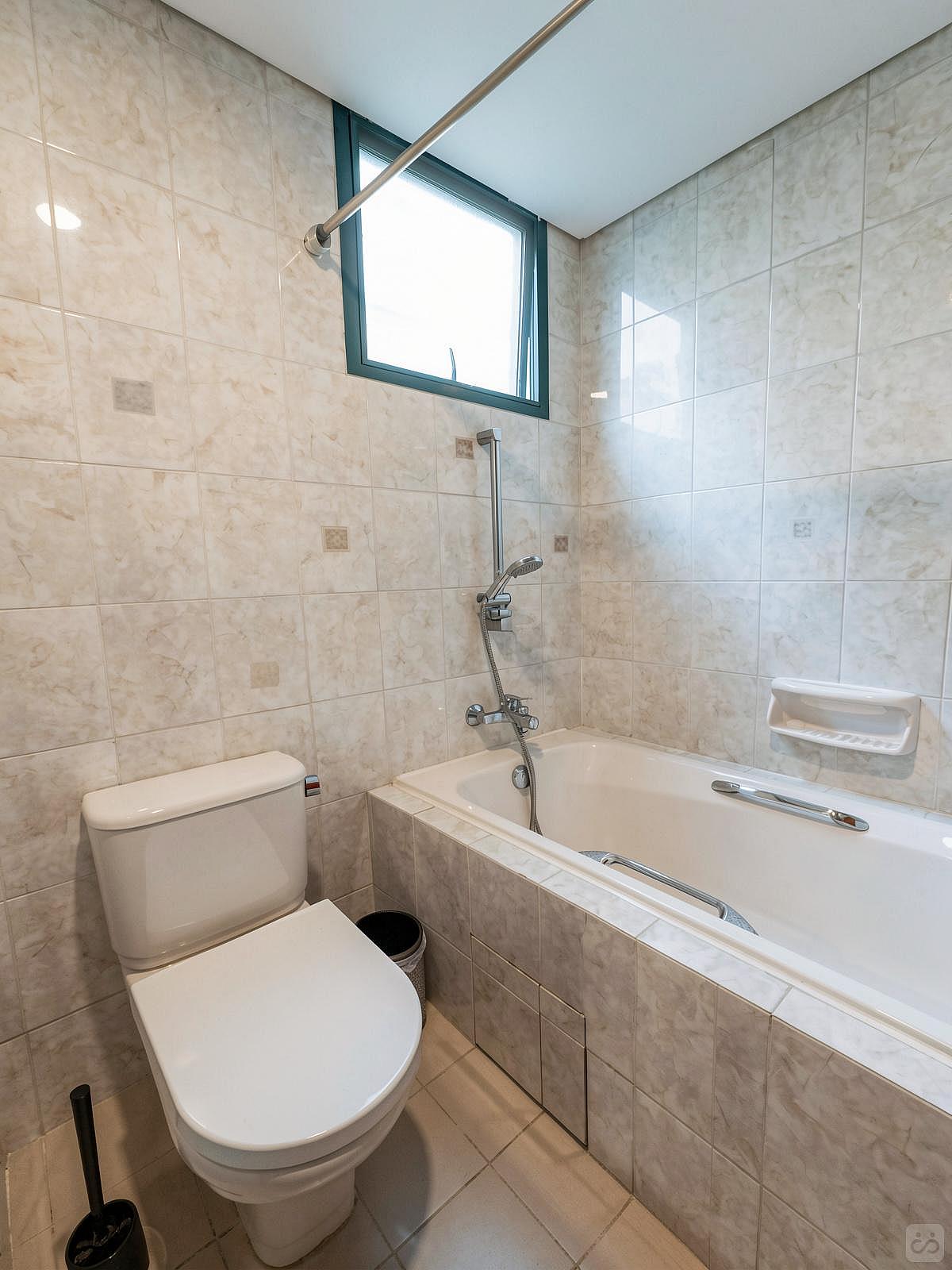 Private Room With Private Bathroom (Junior Master) - Stunning Spacious Complex w/ Pool near Balmoral Plaza - Gallery - 35