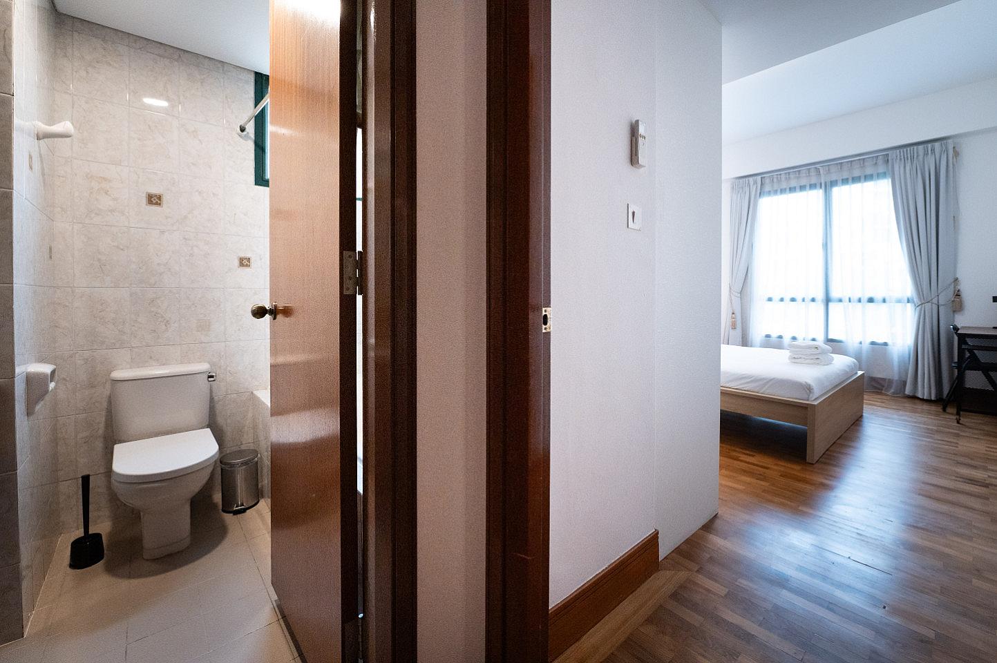 Private Room With Private Bathroom (Junior Master) - Stunning Spacious Complex w/ Pool near Balmoral Plaza - Gallery - 19