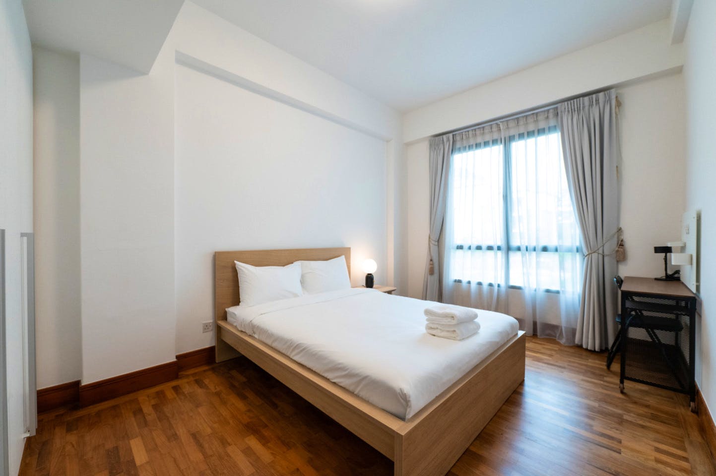 Private Room With Private Bathroom (Junior Master) - Stunning Spacious Complex w/ Pool near Balmoral Plaza - Gallery - 8