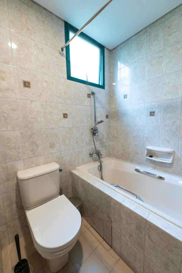 Private Room With Private Bathroom (Junior Master) - Stunning Spacious Complex w/ Pool near Balmoral Plaza - Gallery - 5