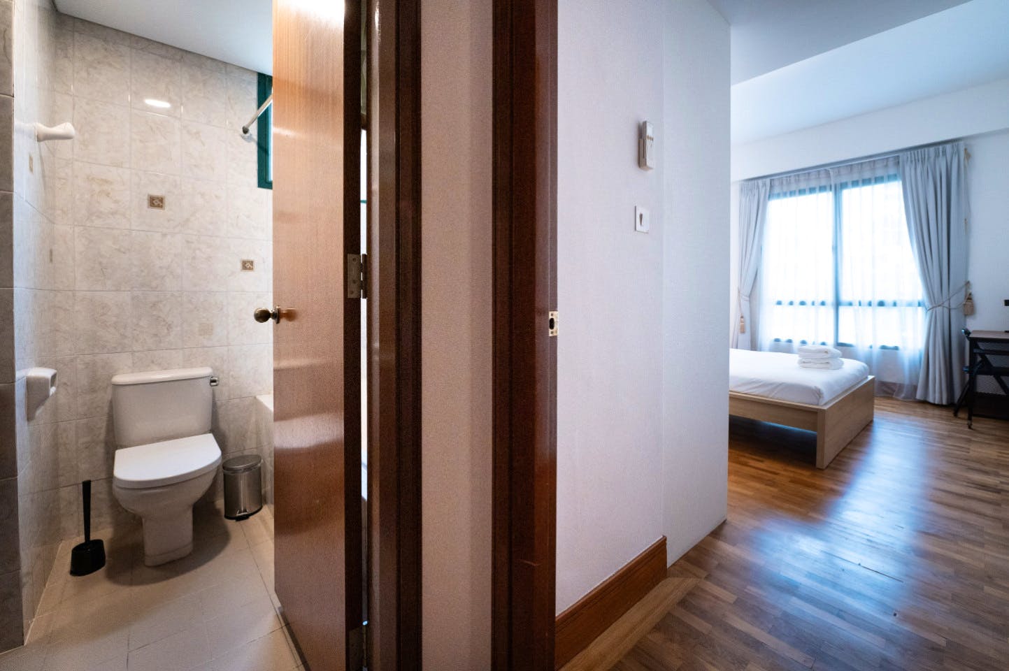 Private Room With Private Bathroom (Junior Master) - Stunning Spacious Complex w/ Pool near Balmoral Plaza - Gallery - 9