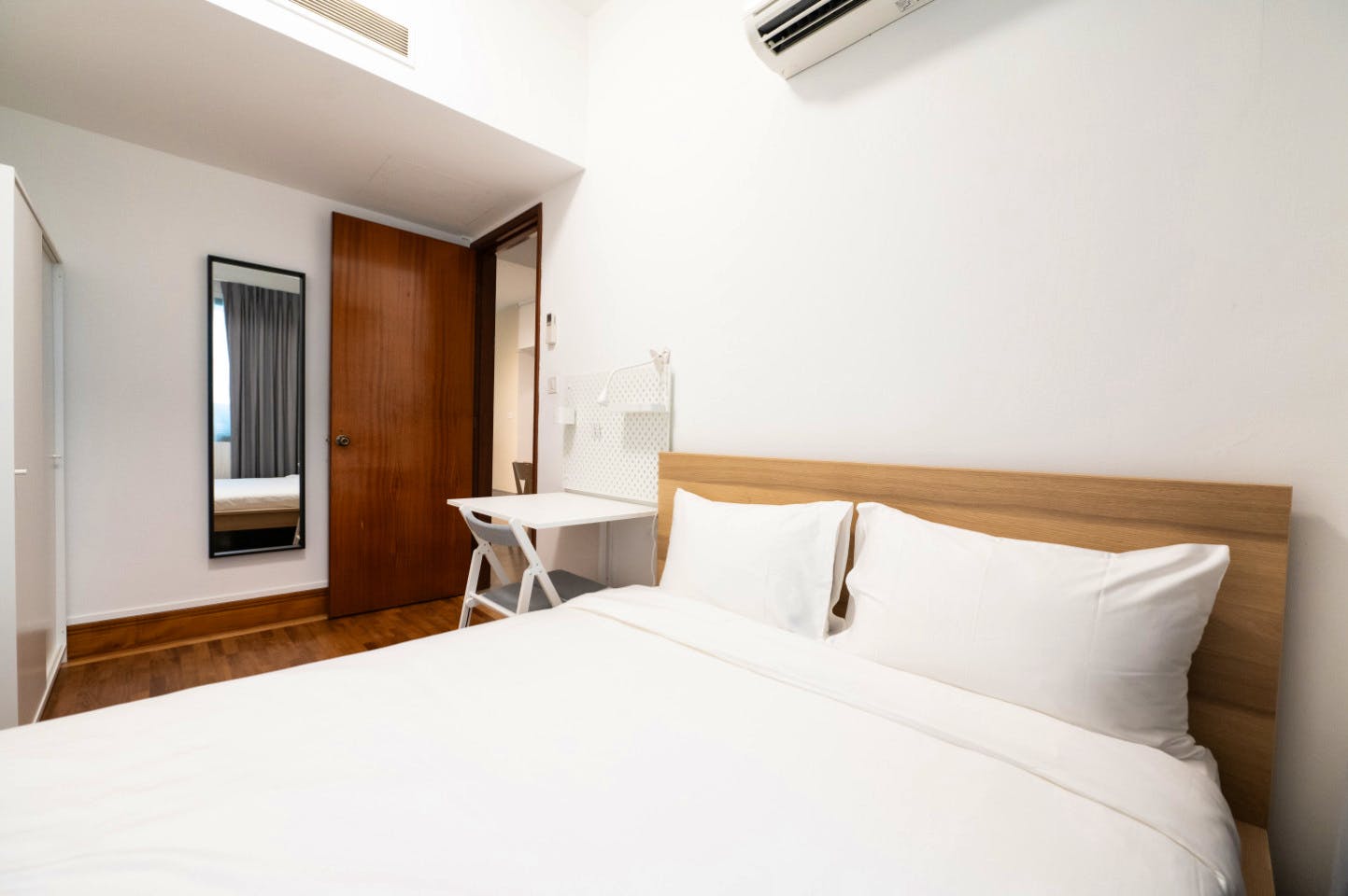 Private Room With Shared Bathroom (Regular) - Stunning Spacious Complex w/ Pool near Balmoral Plaza - Gallery - 1