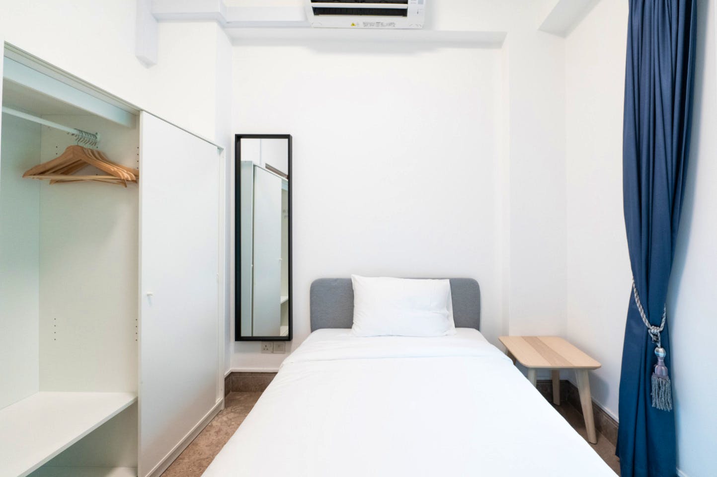  Private Room With Shared Bathroom (Regular)  -  Stunning Spacious Complex w/ Pool near Balmoral Plaza  - Gallery -  11