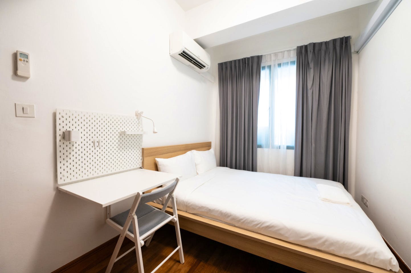 Private Room With Shared Bathroom (Regular) - Stunning Spacious Complex w/ Pool near Balmoral Plaza - Gallery - 9