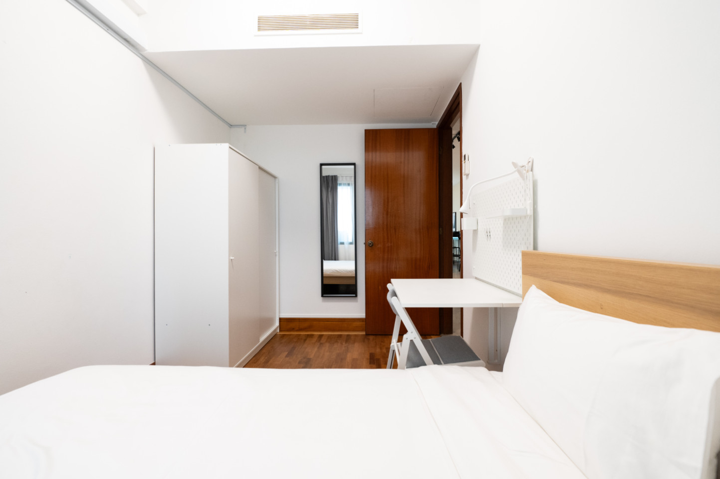  Private Room With Shared Bathroom (Regular)  -  Stunning Spacious Complex w/ Pool near Balmoral Plaza  - Gallery -  14