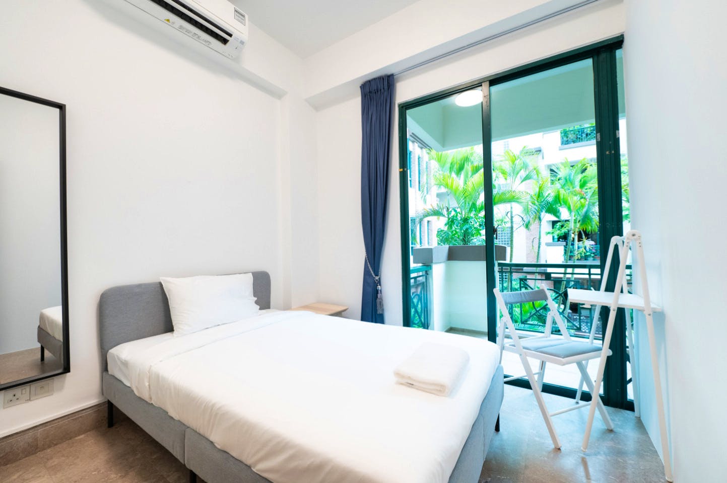  Private Room With Shared Bathroom (Regular)  -  Stunning Spacious Complex w/ Pool near Balmoral Plaza  - Gallery -  4