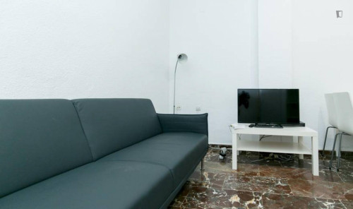 Nice double bedroom in urban location near the Parque Federico García Lorca
