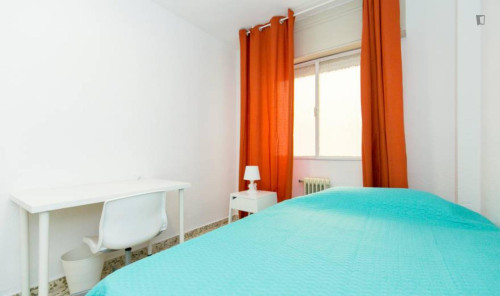 Cute double bedroom in shared flat near the Parque Federico García Lorca