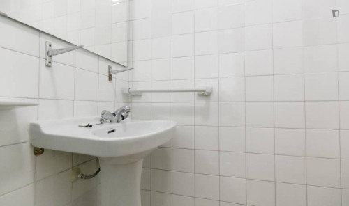 Cute double bedroom in shared flat near the Parque Federico García Lorca - Gallery - 10