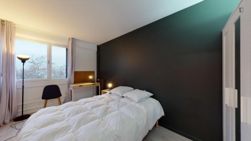 Luminous double bedroom in Les Mourinoux