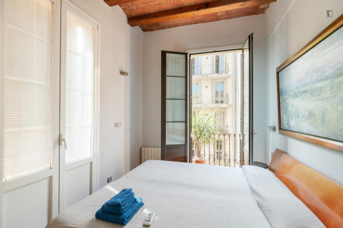 Monthly rental apartment with 3 bedrooms and terrace in Travessera de Gracia