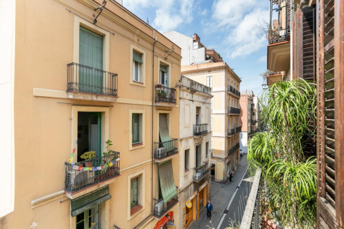 Monthly rental apartment with 3 bedrooms and terrace in Travessera de Gracia