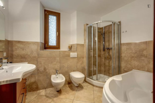 Attractive 3-bedroom apartment in Due Strade - Gallery - 11