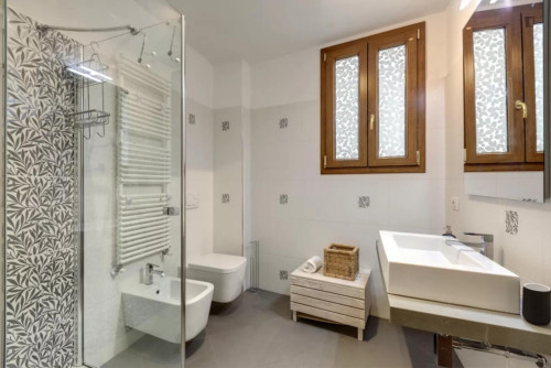 Attractive 3-bedroom apartment in Due Strade - Gallery - 10