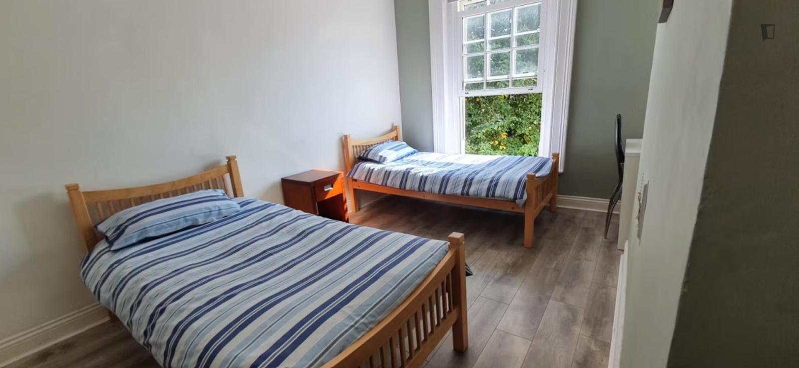 Bed In A Homely Twin Bedroom, In Broadstone - 1