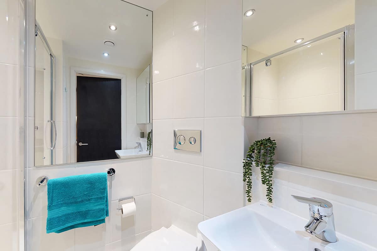  Bronze Studio (Standard Fitting) - Standard View | Lower Level  -  Go Britanya - Ealing Residence  - Gallery -  2