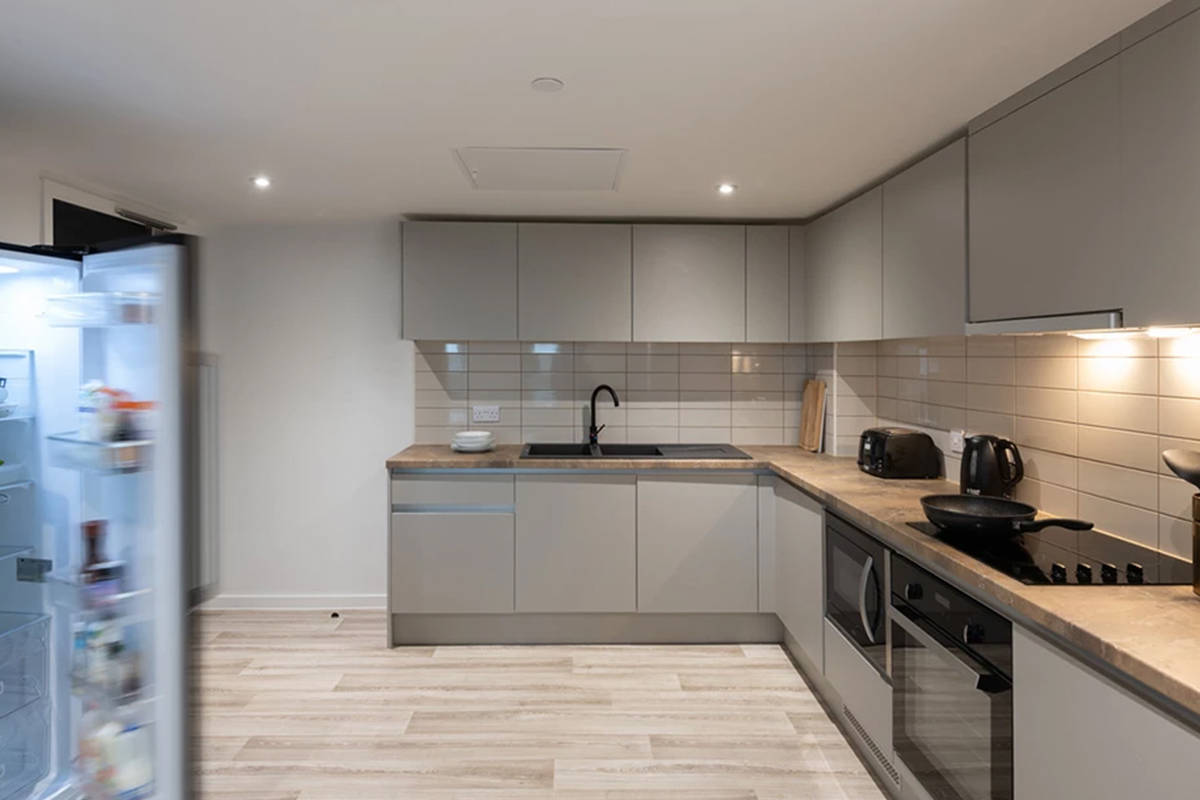  Bronze En-Suite (Standard Fitting) - Standard View | Lower Level  -  Go Britanya - Ealing Residence  - Gallery -  7