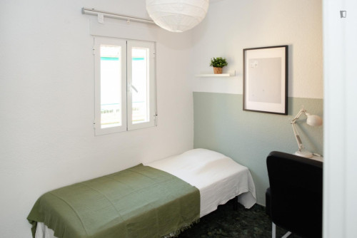 Appealing single bedroom