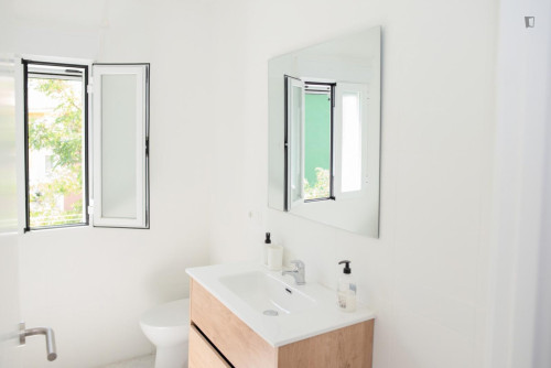 Appealing single bedroom