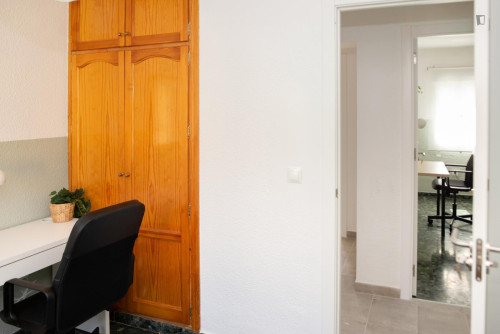 Appealing single bedroom