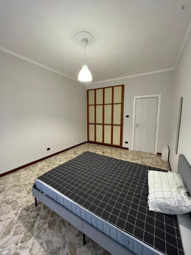 Inviting single bedroom near Quintino Sella metro