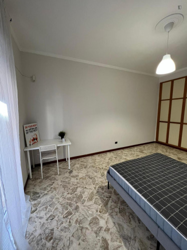 Inviting single bedroom near Quintino Sella metro