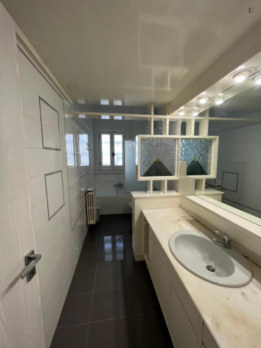 Comfy single ensuite bedroom near the Quintino Sella train station